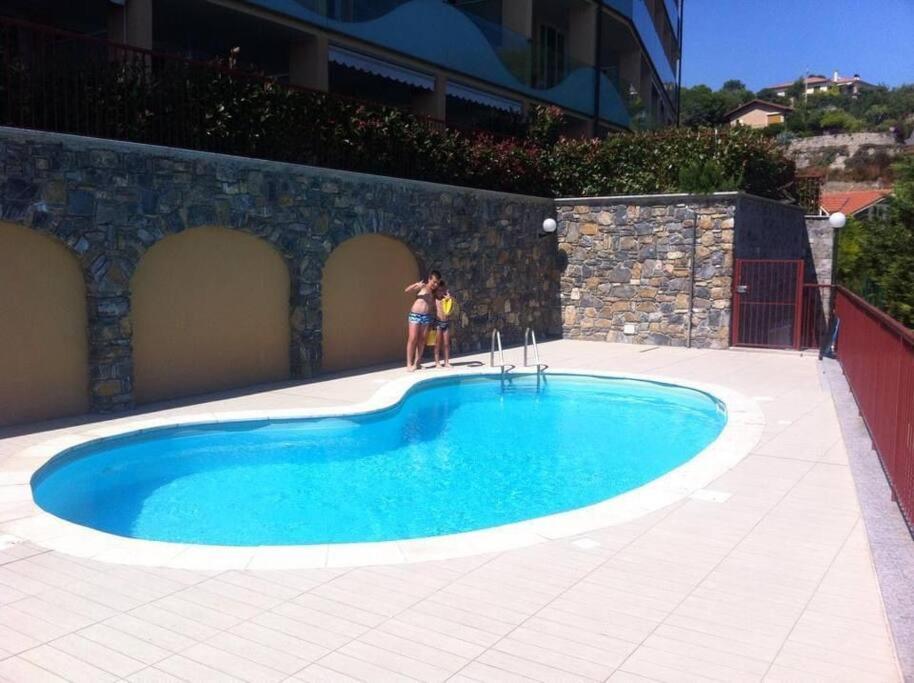 Casa Vacanze Luna 2 Vallecrosia Exterior photo